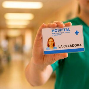 La Celadora, identidad clasificada: humor, memes y profesionalización del celador.